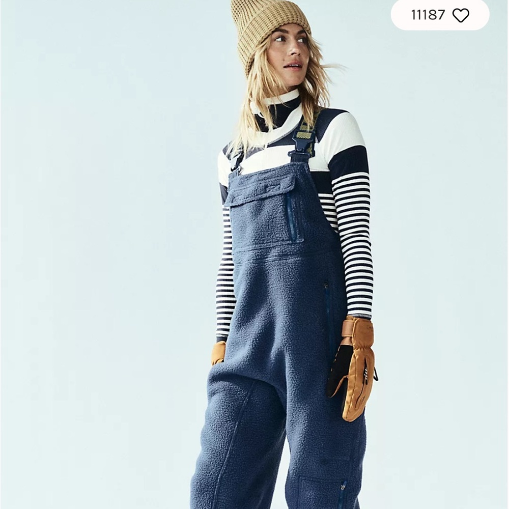 Free People “Hit the slopes salopettes” in navy